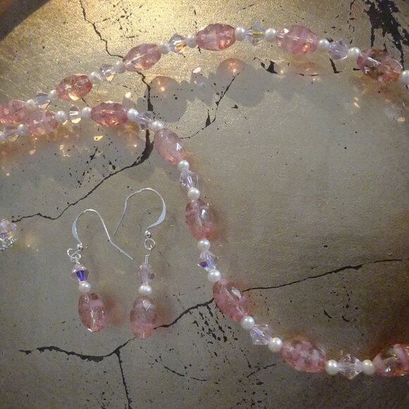 Petite handmade Mediterranean necklace/earring set in two stylish colors - Picture 10 of 12